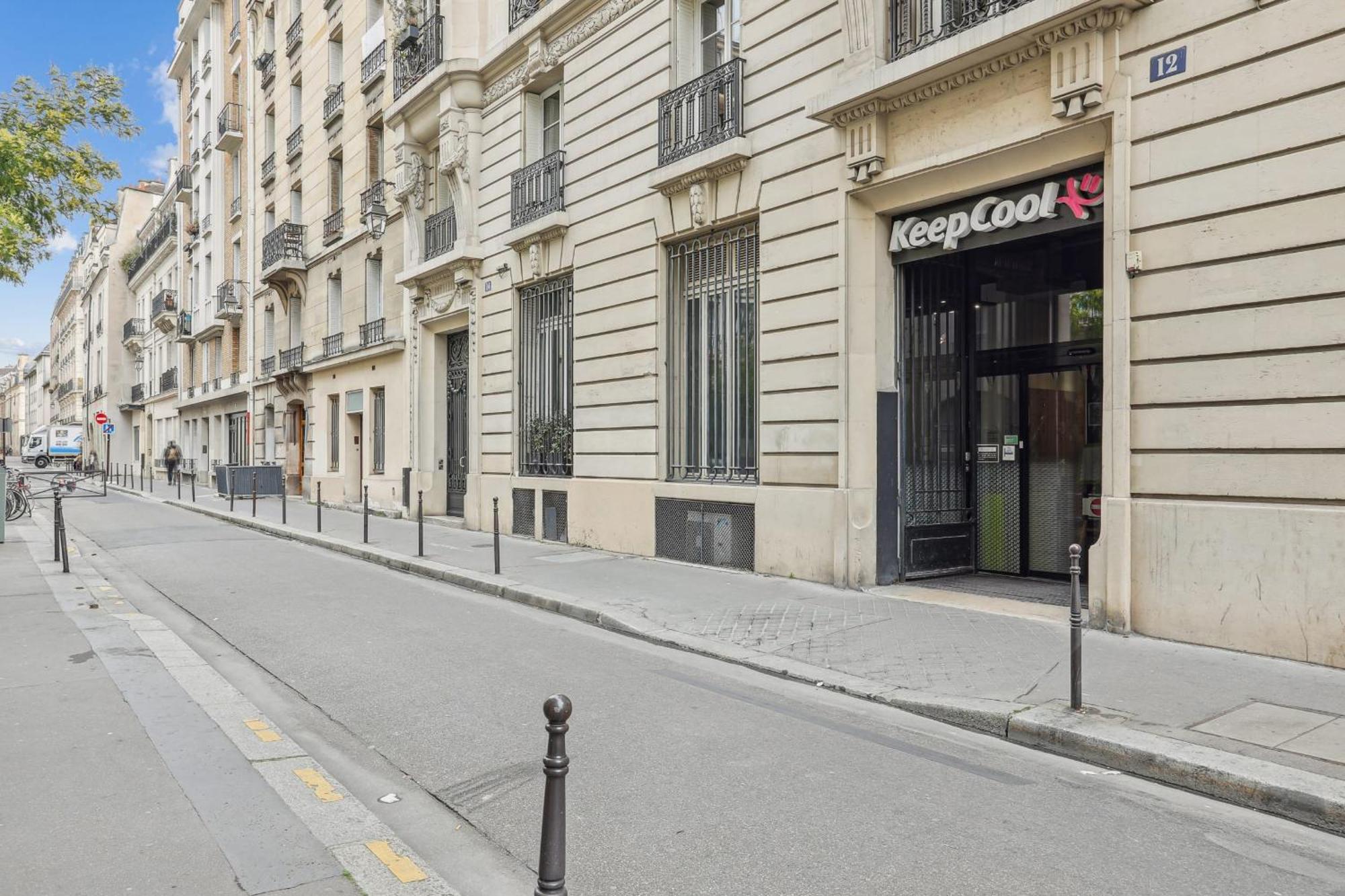 Apartment Quai Des Celestins 1bdr By B'your Paris